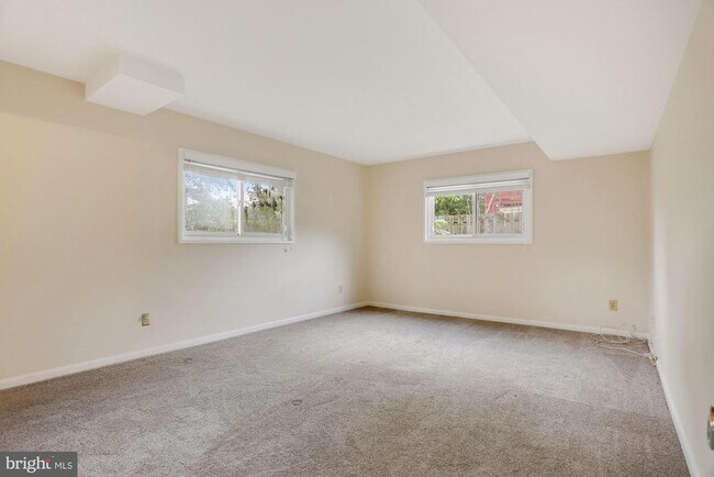 Building Photo - 6923 Tyndale St