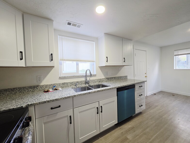 Building Photo - 3371 W 4100 S
