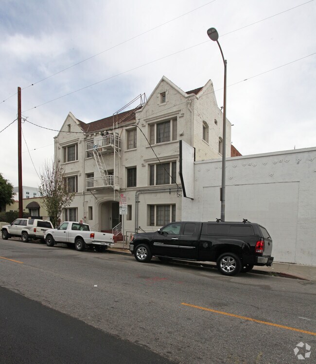 Building Photo - 1316 N Edgemont St