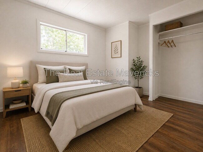 Building Photo - 404 N Seminole Dr