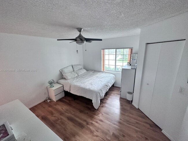 Building Photo - 2078 Madeira Dr