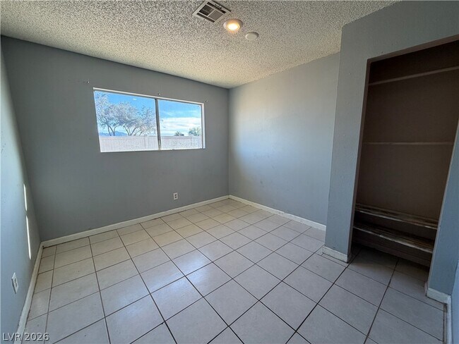 Building Photo - 5971 Vía Capri Dr