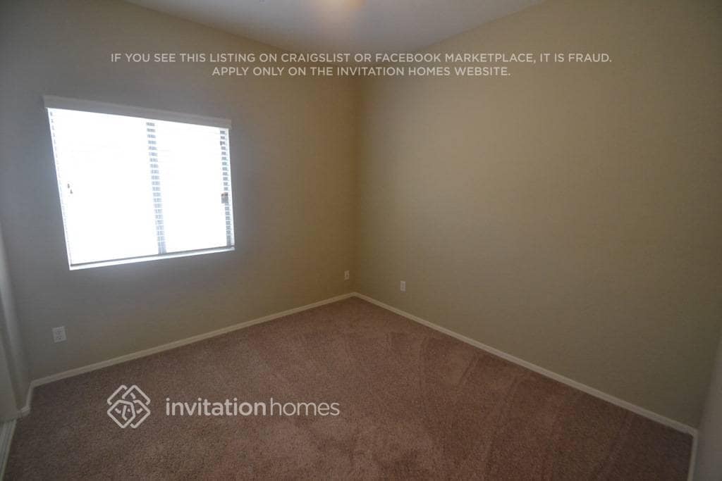 Building Photo - 12138 N 153rd Ave