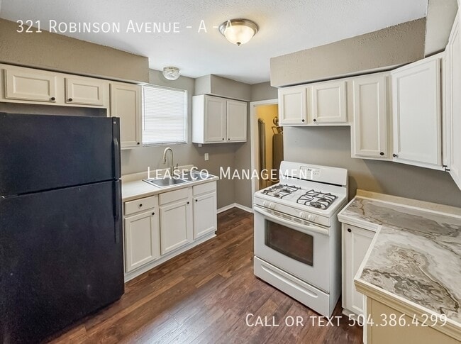 Building Photo - 321 Robinson Ave