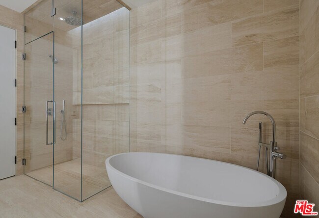 Building Photo - 8899 Beverly Blvd