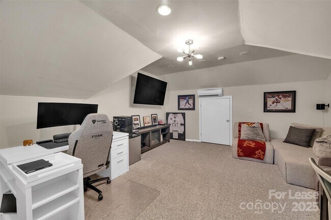 Building Photo - 15737 Agincourt Dr