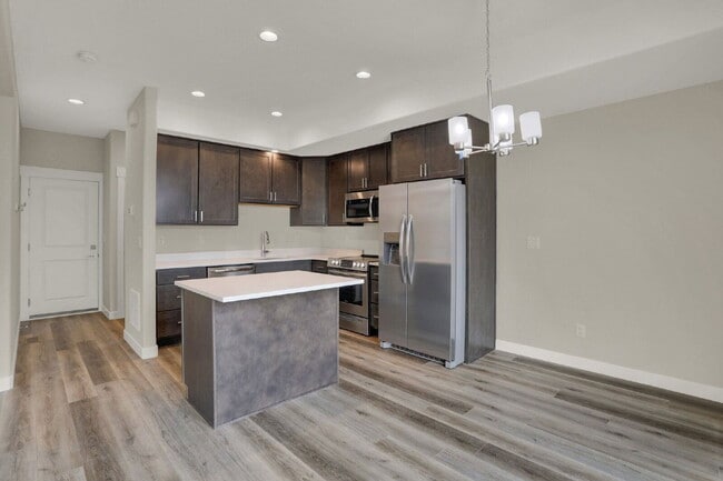 Building Photo - 3780 Venice Grove