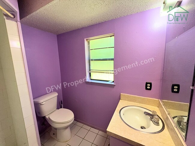 Building Photo - Spacious 3-Bedroom Home for Lease with Large Fenced Backyard in Quiet Benbrook Neighborhood