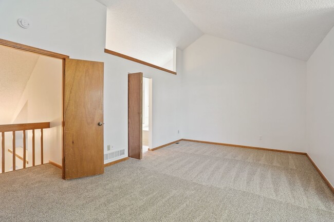 Building Photo - Beautifully Updated 3BR/2.5BA Home in Longmont – $300 Off First Month's Rent