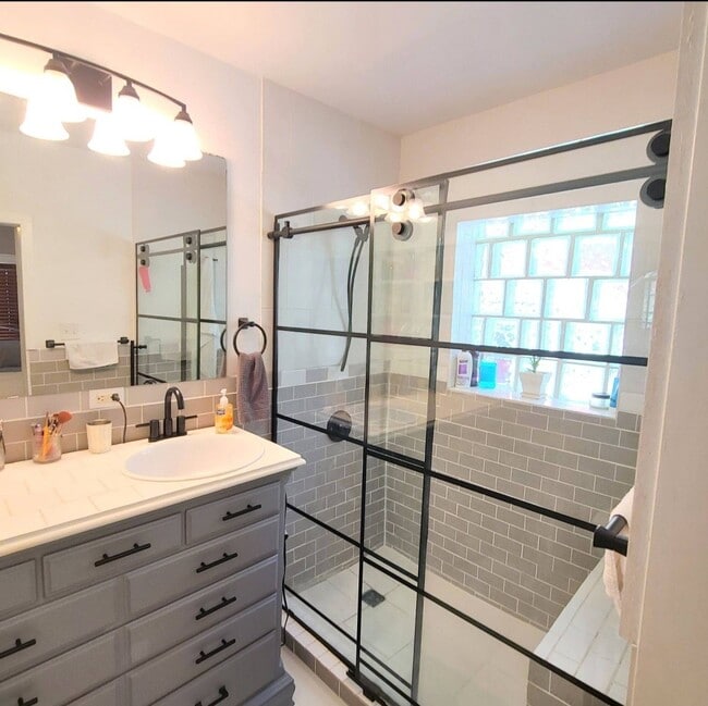 Building Photo - 1427 Munger St