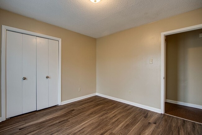 Building Photo - 5635 Crievewood Dr