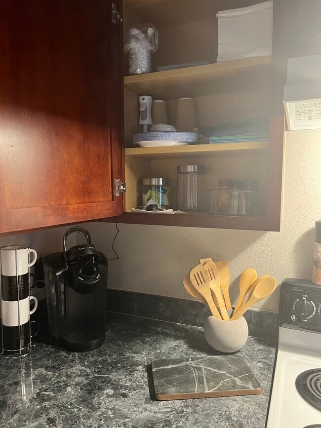 2 coffee makers - 14008 Chicora Crossing Blvd