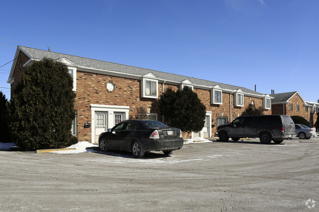 Primary Photo - Colonial Colony Townhouses