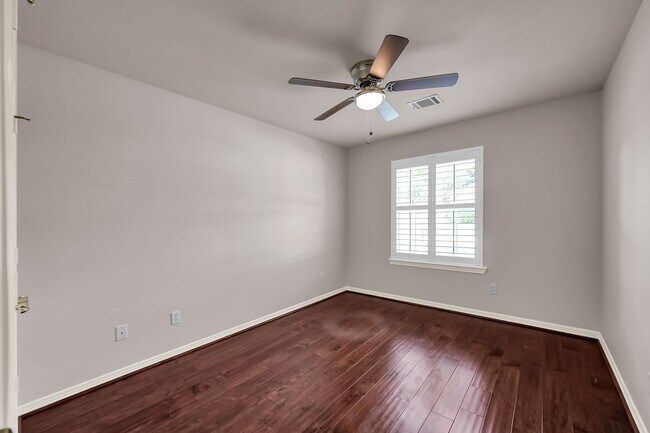 Building Photo - Immaculate April Sound Patio Home 3/2.5/2