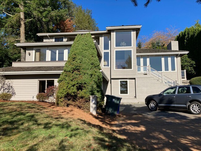 Building Photo - 3bd/3.5ba in Summit Executive Neighborhood