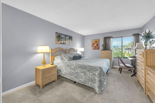 Building Photo - 2400 S Ocean Dr