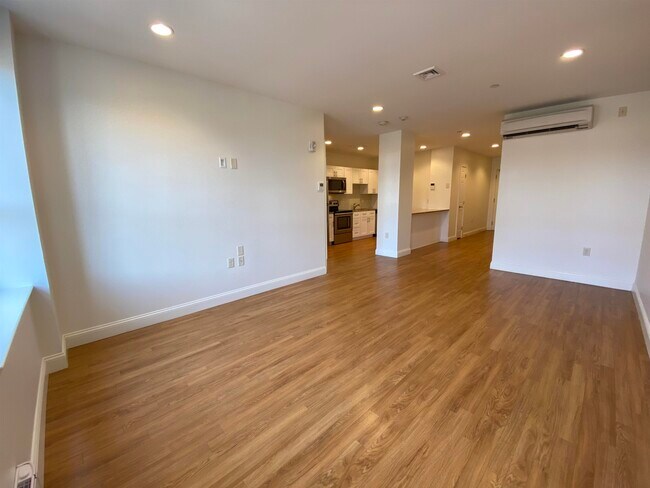 Building Photo - 875 Elm St