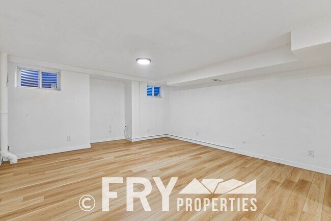 Building Photo - 14313 E Warren Pl