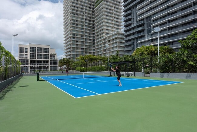 Building Photo - 121 NE 34th St