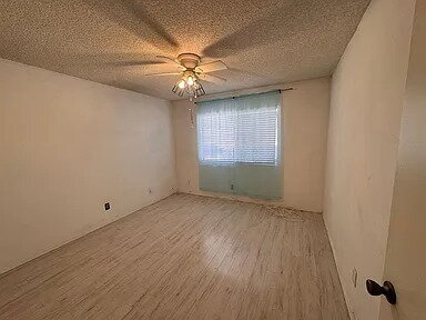 Building Photo - Cozy 2 bedroom 1 bathroom home.