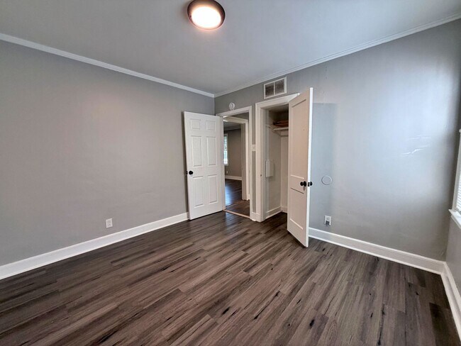 Building Photo - Cozy 3 Bedroom Home Ready for Move In!- $500 Rent Special!