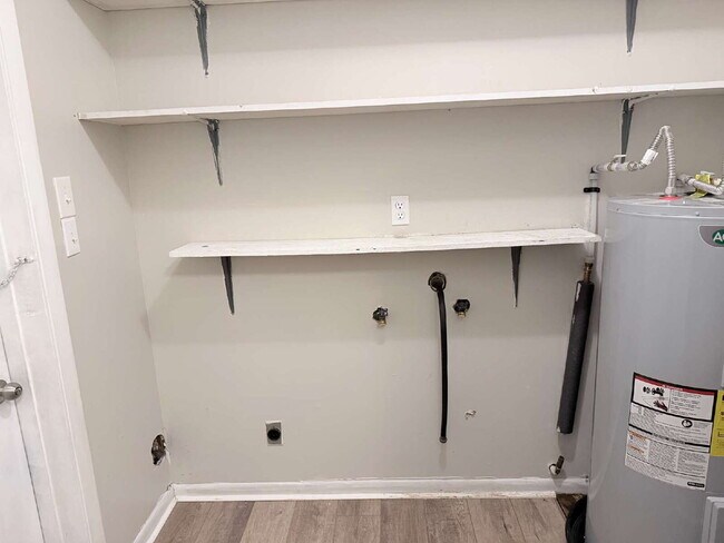 Building Photo - 3014 Reiter Dr