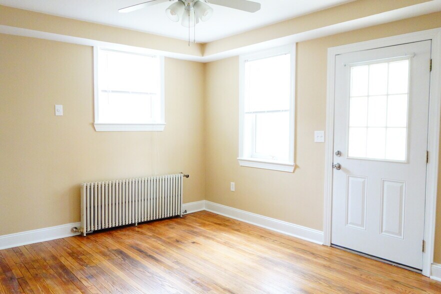 Building Photo - 8206 Greenwood Ave