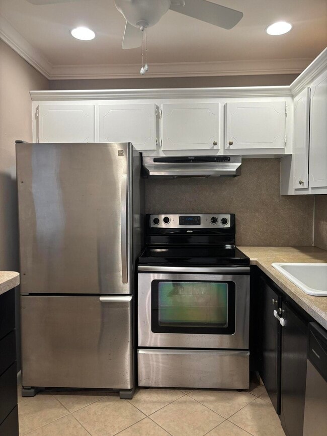 Building Photo - 87 Windsor D