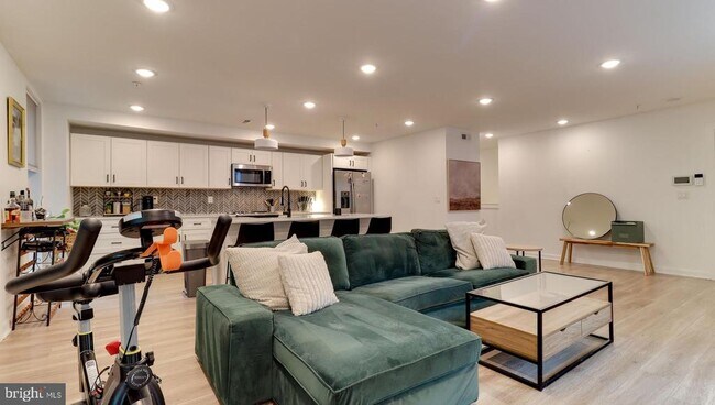 Building Photo - 1206 N Orianna St