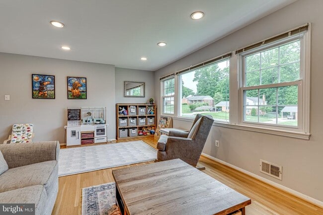 Building Photo - 8307 Carrleigh Pkwy