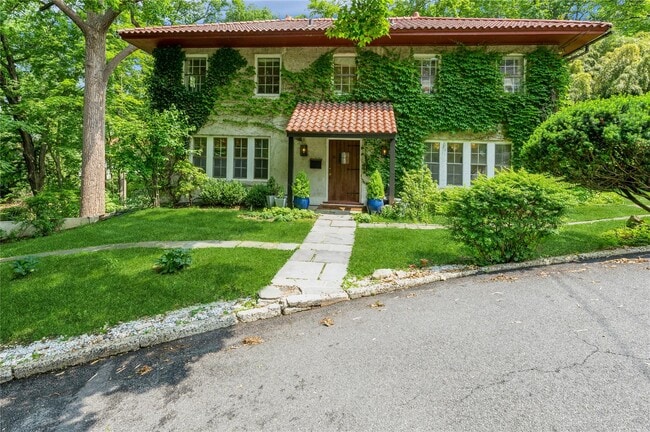 Primary Photo - 61 Colonial Ave