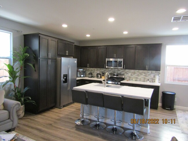 Building Photo - Beautiful Newer Two Story Home in The Gate...