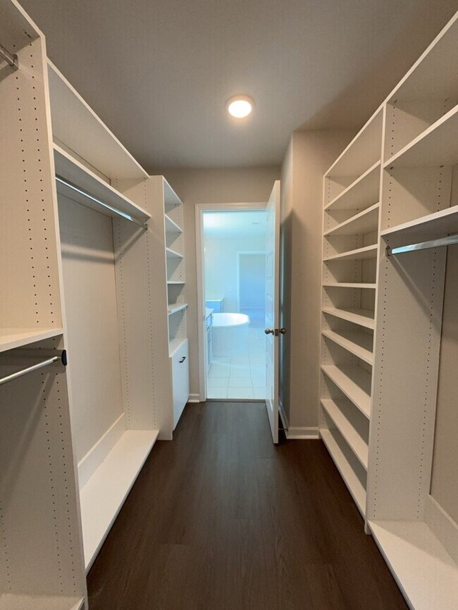 Building Photo - 445 Navona Dr