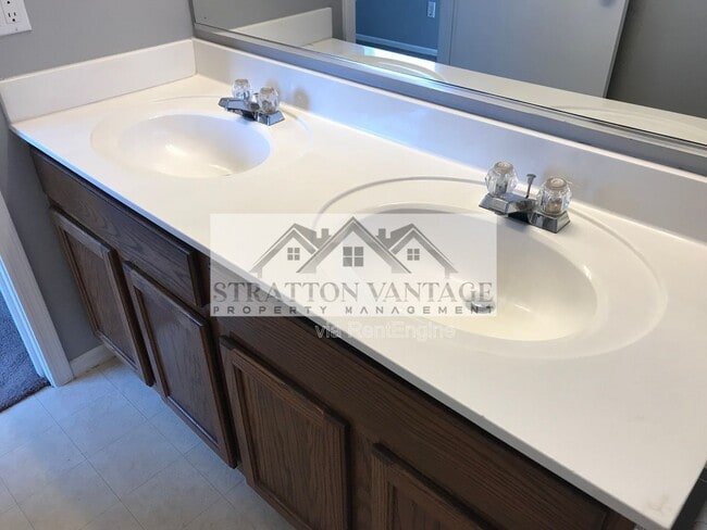 Building Photo - 12525 W Rosewood Ln