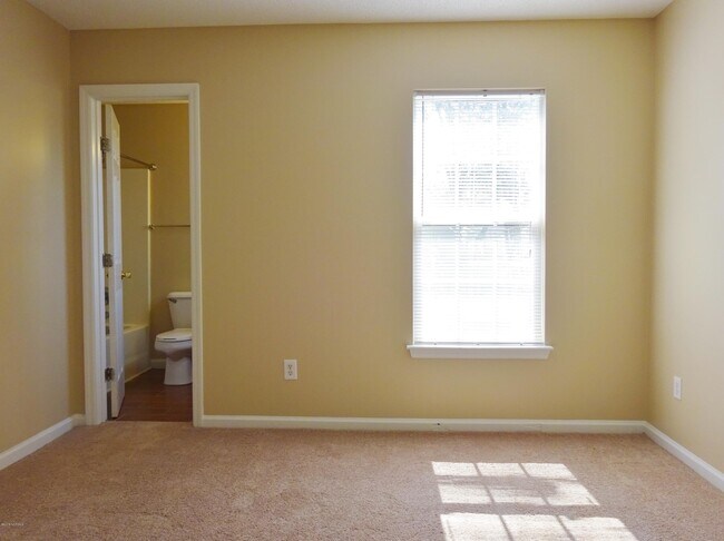 Building Photo - 1076 W Pueblo Dr