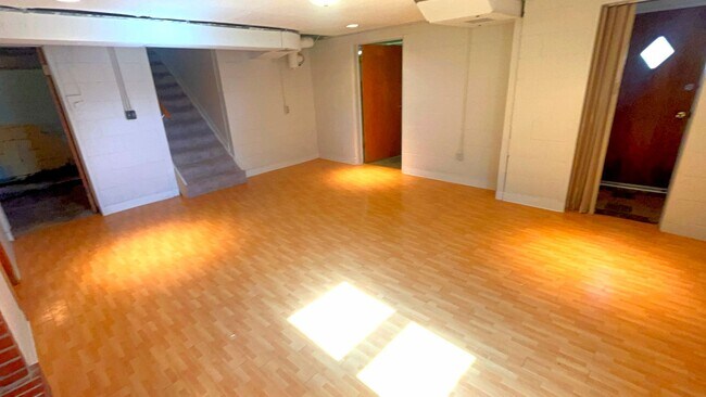 Building Photo - Adorable Brick Raised Ranch