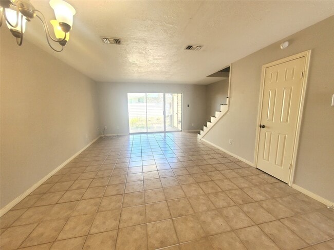 Building Photo - 2030 Plantation Dr