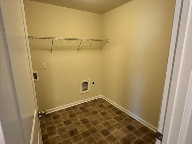 Building Photo - 3405 Castleberry Village Cir