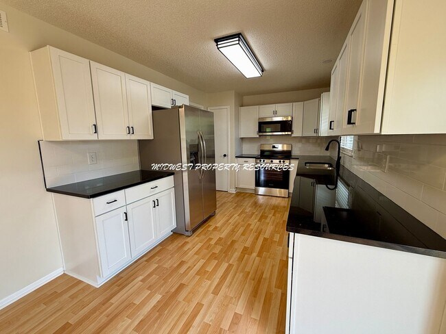 Building Photo - Amazing 3 Bedroom Home!