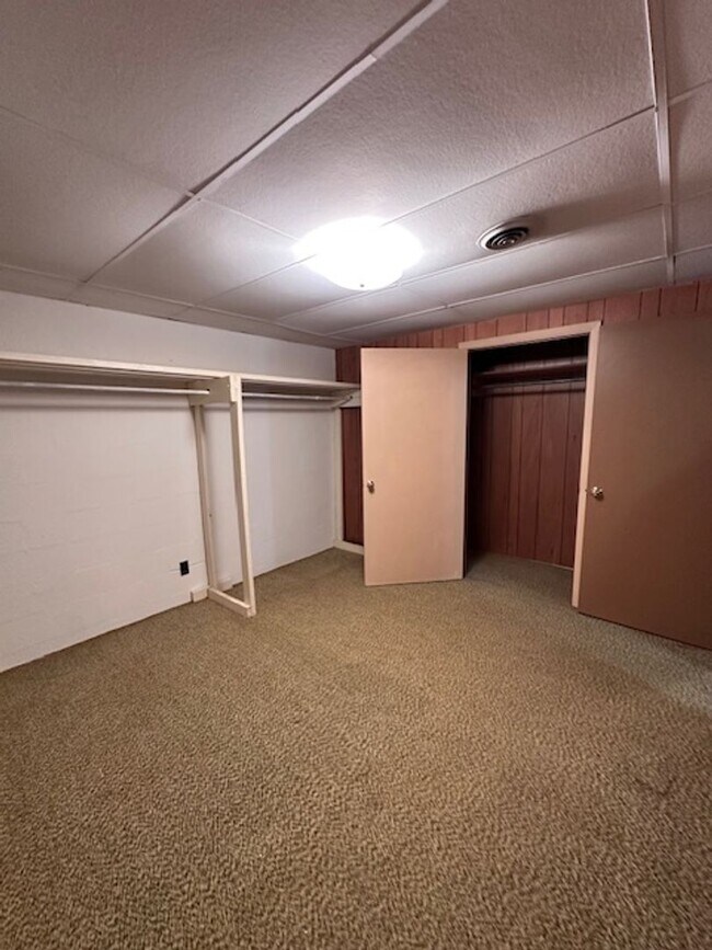 Building Photo - Maryville 37803 - 5 bedroom, 3 bath home - Contact Karen Robertson (865) 454-7626