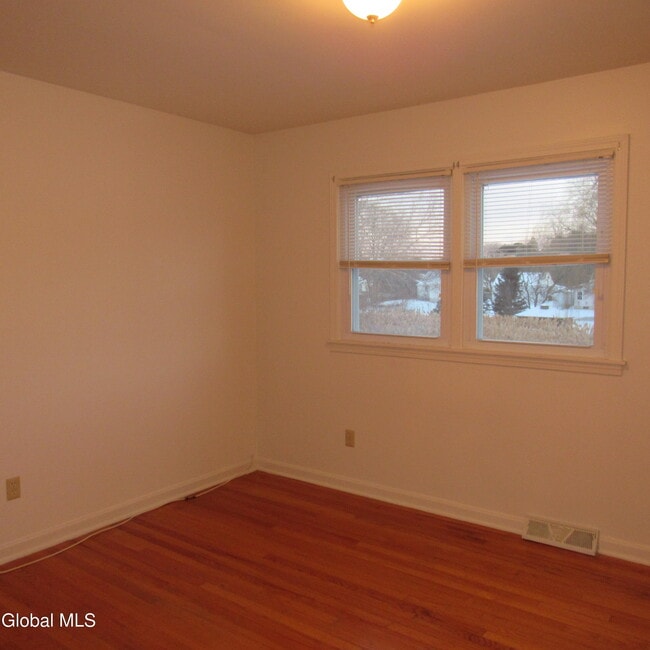 Building Photo - 34 B Commodore St