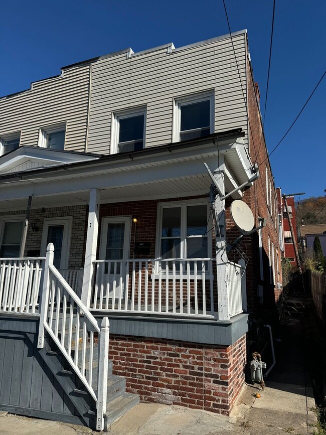 Primary Photo - THREE BEDROOM End of ROW near Casino and L...