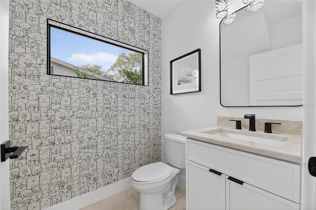 Building Photo - 2335 Oak Terrace