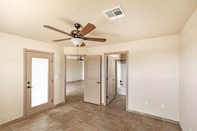 Building Photo - Cute 3 bedroom 2 bath home!