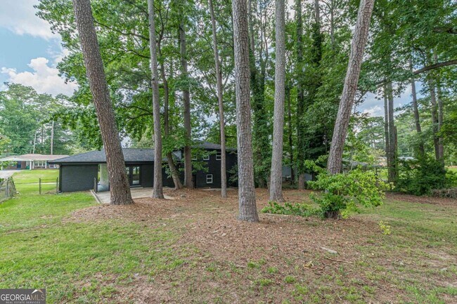 Building Photo - 2352 Glendale Dr