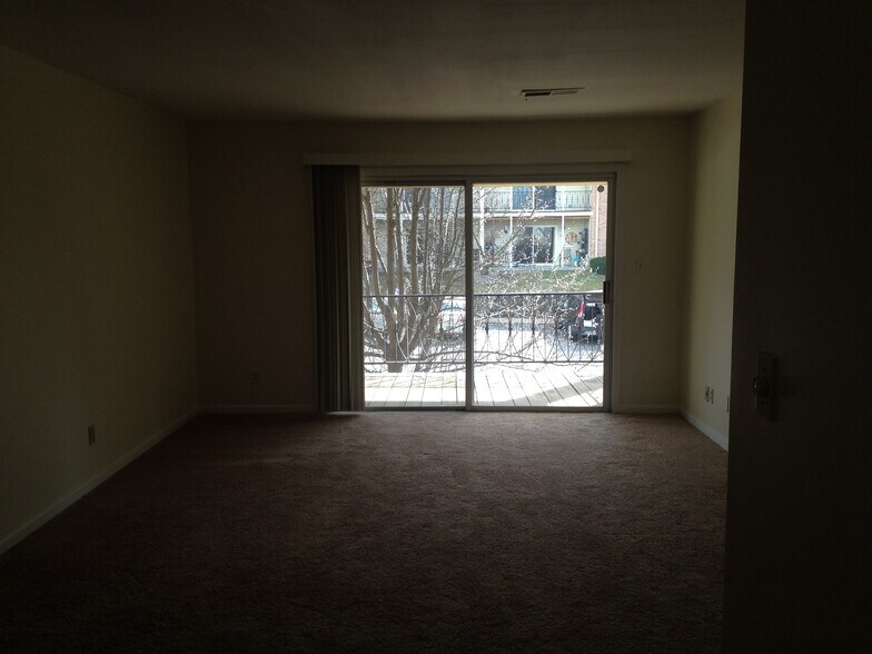 Building Photo - 809 Highwood Dr