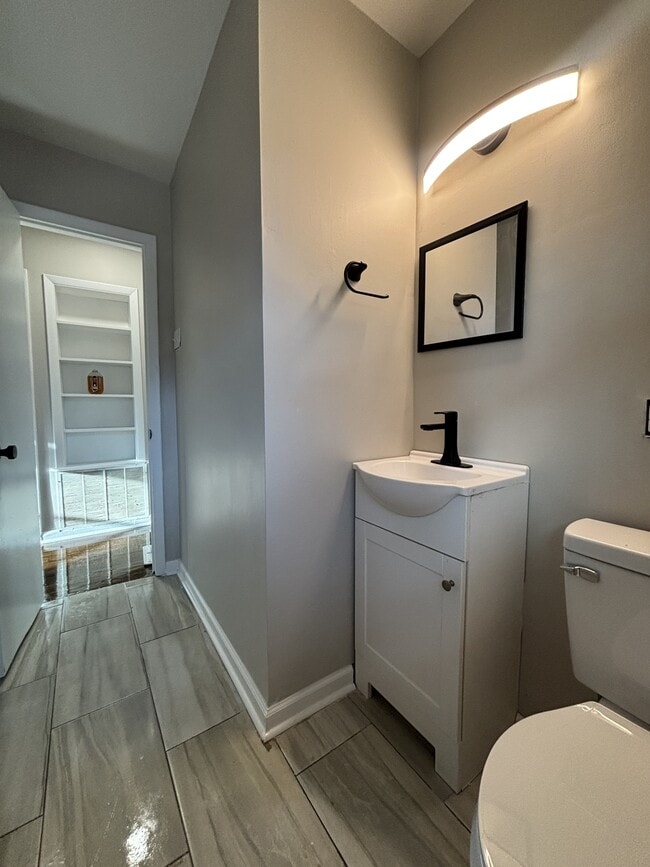 Building Photo - 5819 Dogwood Ave