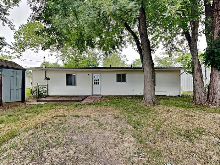 Building Photo - 890 Edgewood Dr