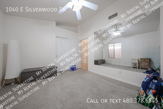 Building Photo - 1040 E Silverwood Dr