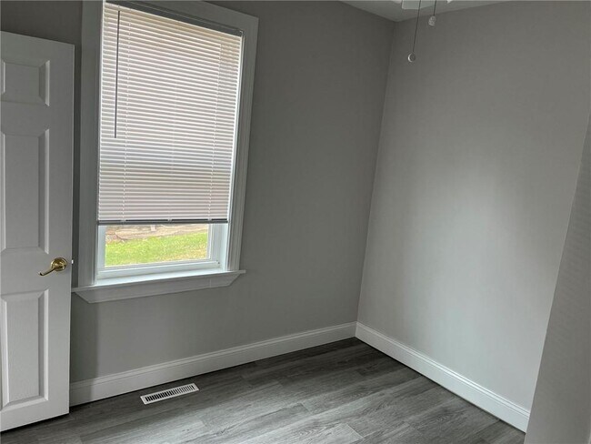 Building Photo - 318 Elm St